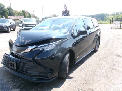 2021 Toyota Sienna LE