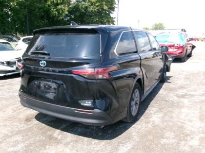 2021 Toyota Sienna LE
